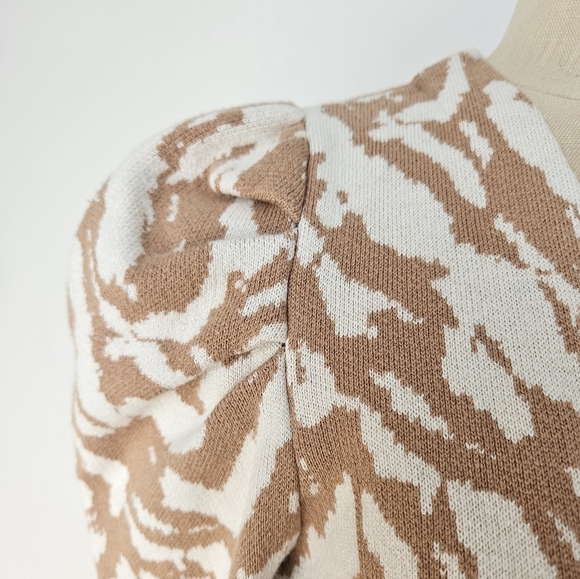 Nine West Puff Sleeve Cardigan Women’s Medium | Tan White Animal Print Sweater | - Picture 6 of 12